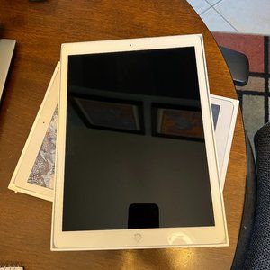 Apple 12.9 inch iPad Pro 2nd Gen Tablet (A1670)